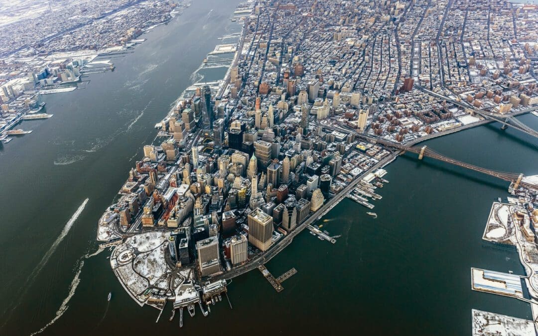 Varför ser New Yorks gator så olikt ut norr och söder om Houston Street?
