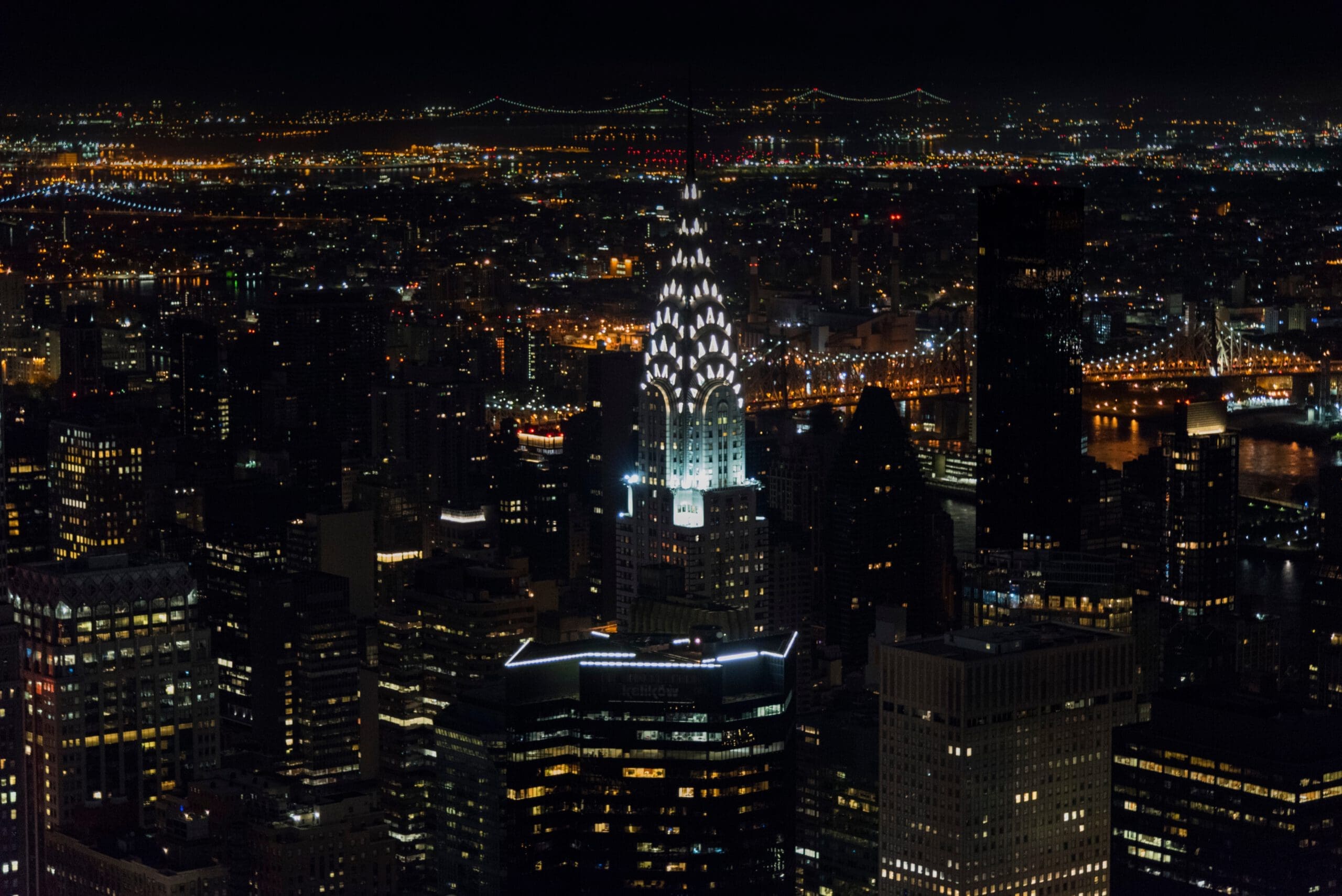 Klassisk arkitektur och modern skyline: En resa genom New Yorks historia och framtid