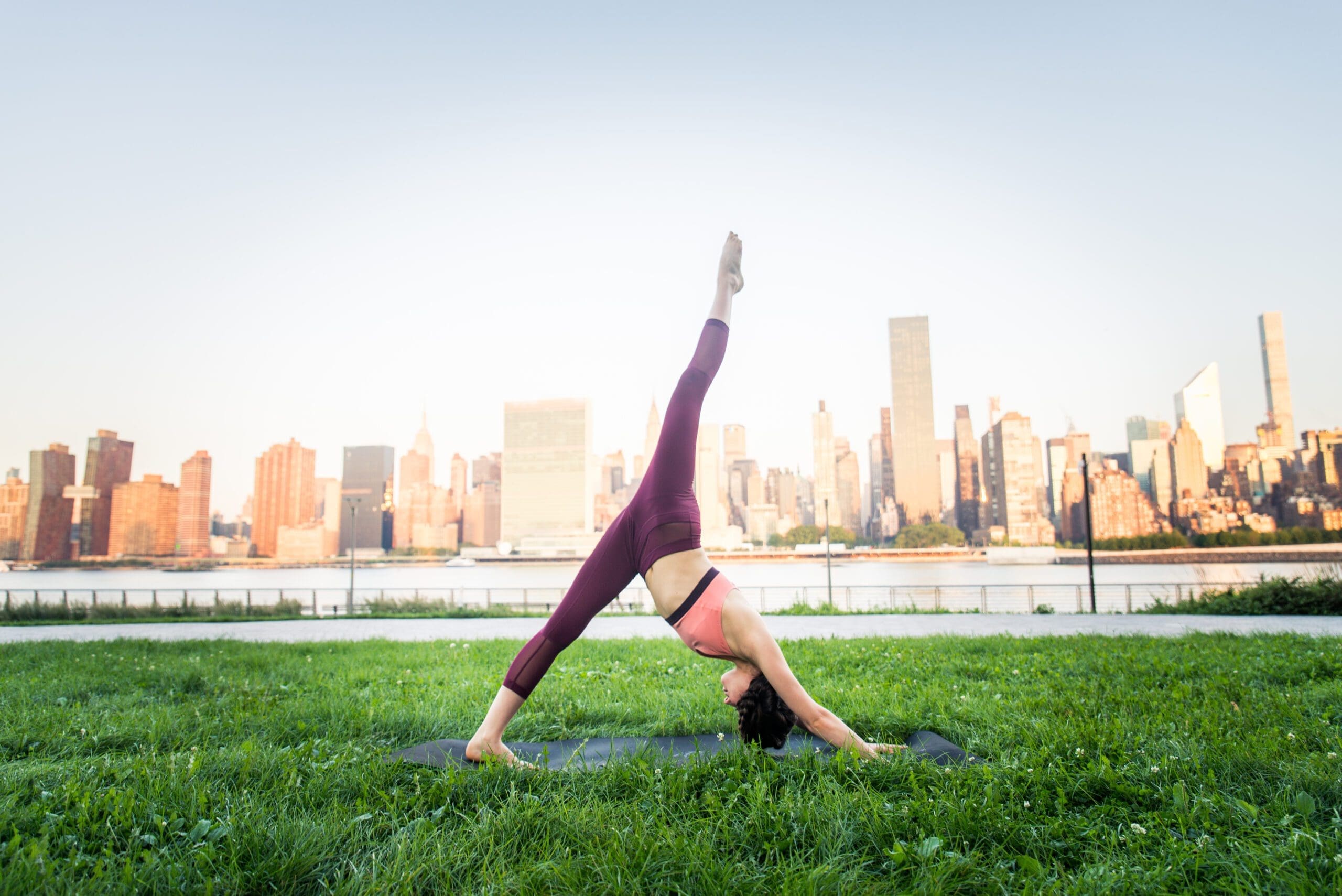 Yoga, pilates och wellness i storstaden: Bästa parkerna, studio-rekommendationer och gratis träningsklasser